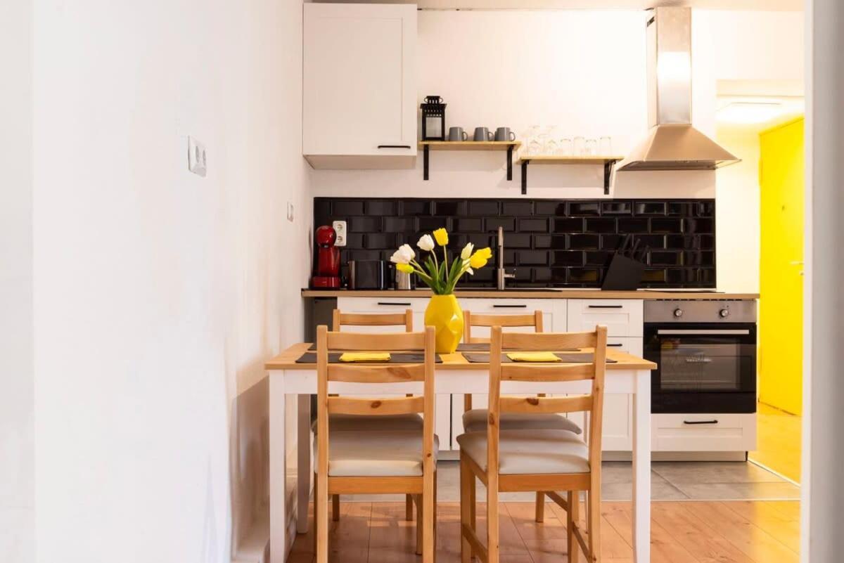 2 Bedroom In Great Location In Kreuzberg Берлин Экстерьер фото