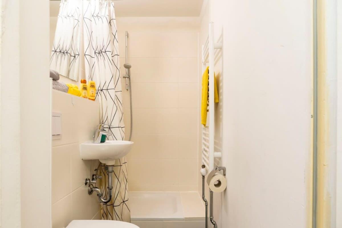 2 Bedroom In Great Location In Kreuzberg Берлин Экстерьер фото